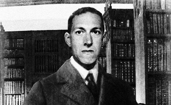 10. İtalyan usülü spagetti aşığı olan Howard Phillips Lovecraft'ın gerçek aşkı ise üzerindeki peynirmiş.