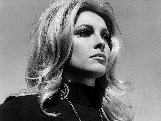 Five members of the Manson 'family' broke into Roman Polanski’s house and killed five people including the director's actress wife, Sharon Tate, who was pregnant at the time.