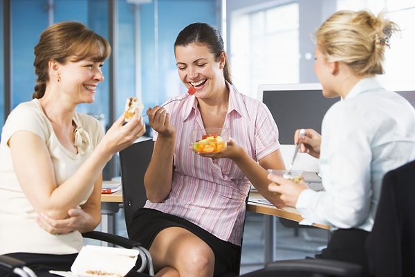 3. Подружитесь с бухгалтерией и отделом кадров