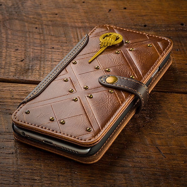 16. Чехол для телефона в стиле Десницы поможет ему пережить зиму