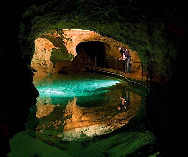 11. Jenolan Mağaraları, Avustralya