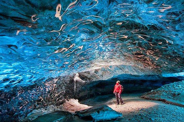 21. Vatnajökull Mağarası, İzlanda