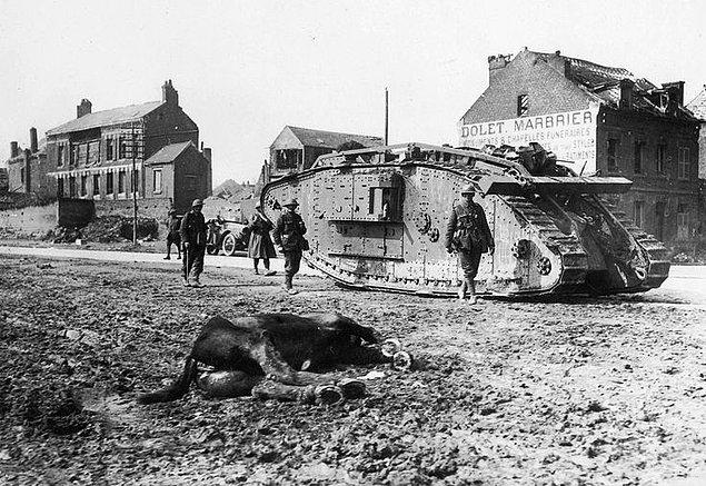 8. İkinci Dünya Savaşı muharebelerinden birinde, Alman tanklarının karşısına atlı birliklerle çıkan ülke hangisiydi?