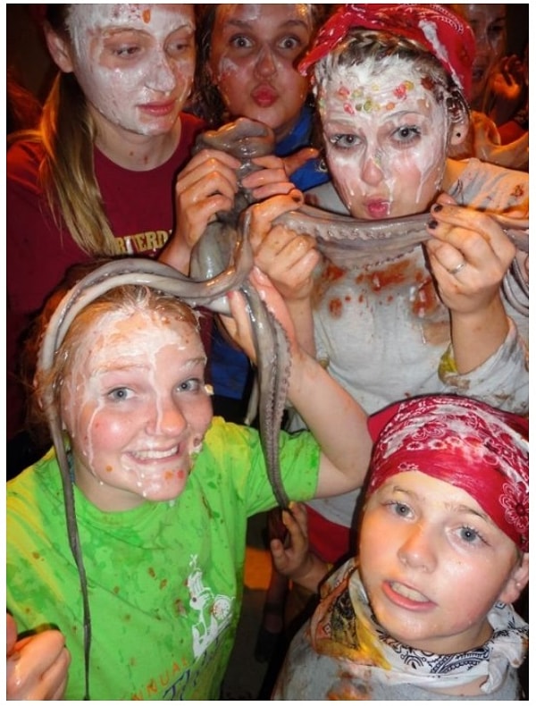 2. Даже не хочу знать, что это за странное пати