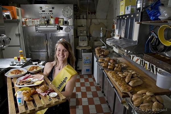 2. Robina Weiser-Linnartz, Almanya, Köln'den usta bir fırıncı ve tatlıcı. Bir günde 3,700 kalori ile besleniyor.
