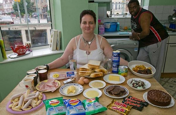 4. Jill McTighe, Londra'dan bir sınıf asistanı. Aşırı yemek yediği bir günde 12,300 kaloriye çıkabiliyor.