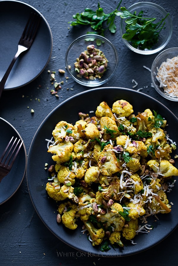 14. Цветная капуста с карри, куркумой, фисташками и кокосом