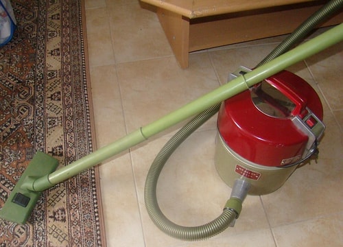 Her evin demirbaşı, emektarı bu süpürge ve katalitik soba...