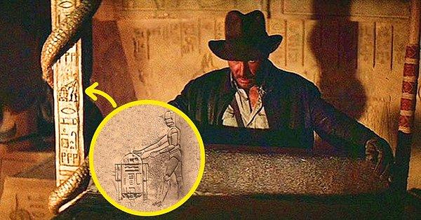 1. Indiana Jones Kutsal Hazine Avcıları'nda Yıldız Savaşları filmindeki sevimli robot karakterler R2-D2 ve C-3PO eski bir tapınak duvarlarındaki hiyeragliflerde görülür.
