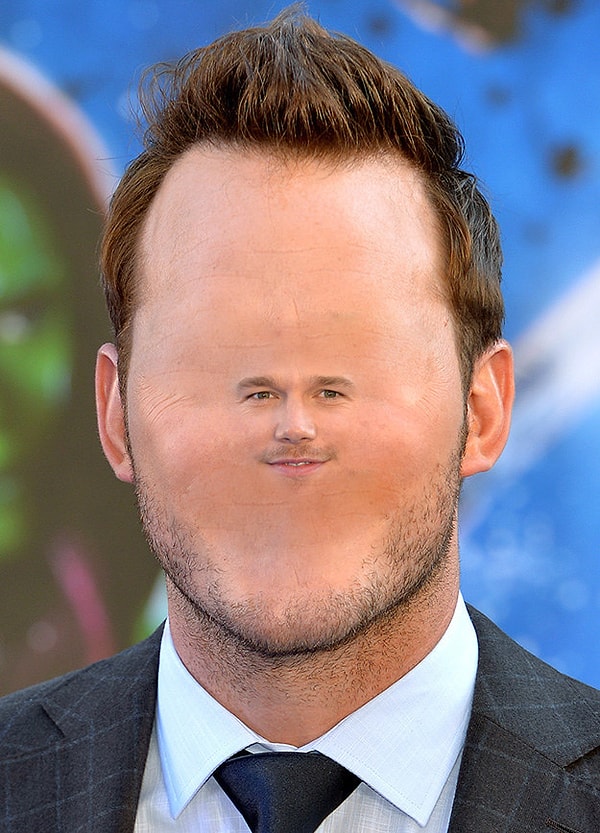 9. "Я не узнаю Вас в гриме". Действительно, кто это?