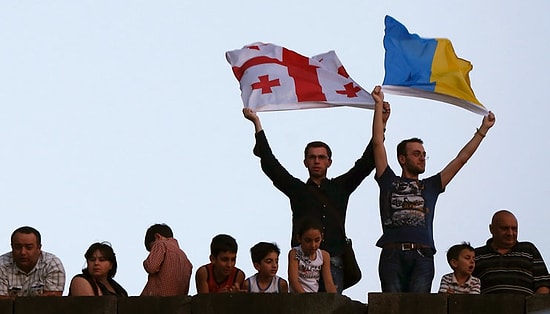 AB'den Ukrayna ve Gürcistan'a Vizesiz Seyahate İzin Çıktı