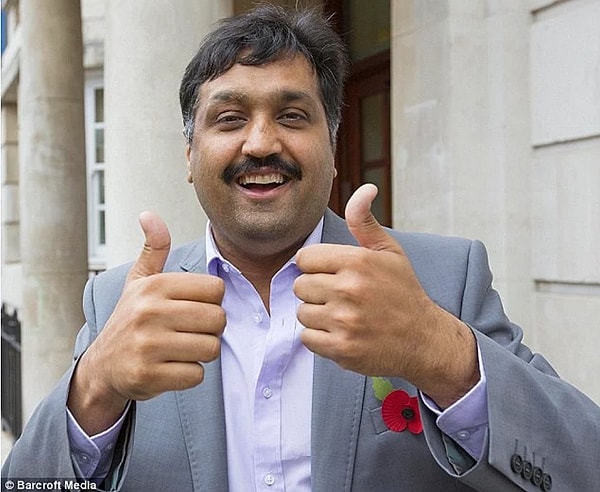 И... ему сразу написали сотни и тысячи женщин! Поклонницы выстроились в очередь!