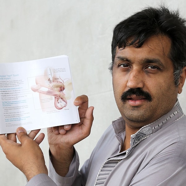 За 3 года мужчина перенес несколько новаторских операций.