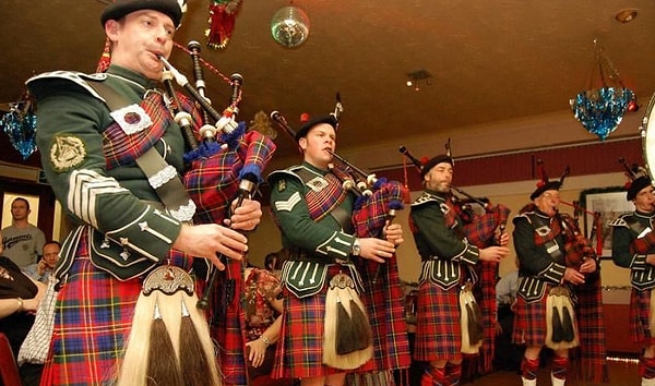 12. Как называется Новый год в Шотландии?