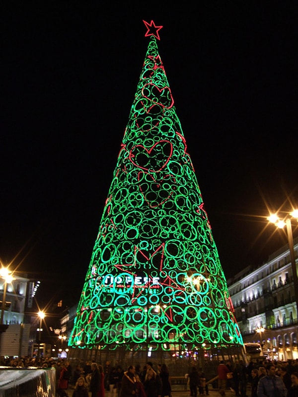 3. Металлическая елка. Мадрид, Испания