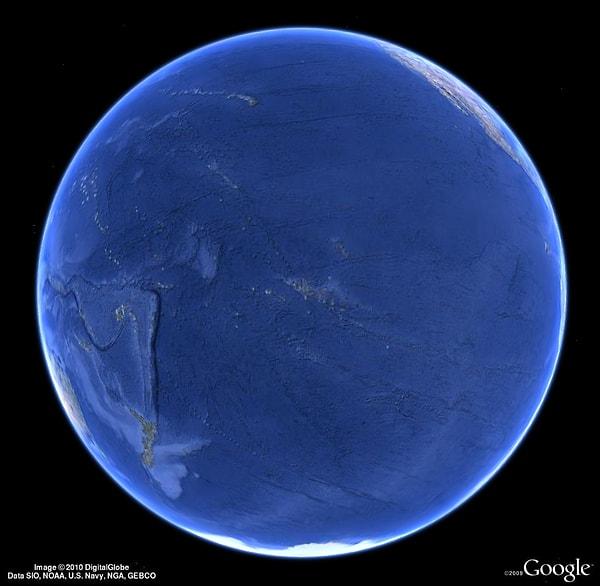 1. Pasifik Okyanusu o kadar büyüktür ki, tüm kıtaların toplam alanından daha fazla yer kaplar.