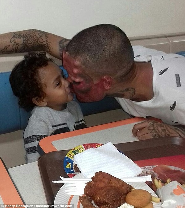8. Родригес также является отцом 3-летнего мальчика по имени Аарон Родриго