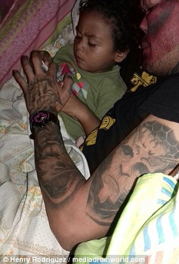 9. И несмотря на неоднозначную реакцию общества, он подчеркивает, что семья – все для него