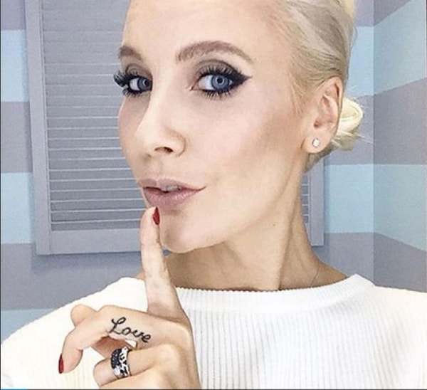 10. «Мы знаем, кто за этим всем стоит», - загадочно сообщает представитель канала Наталья Абрамочкина.