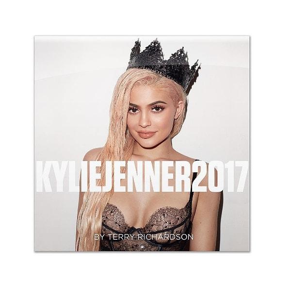 Bu arada Kylie Jenner 2017'ye hepimizden daha hazır.