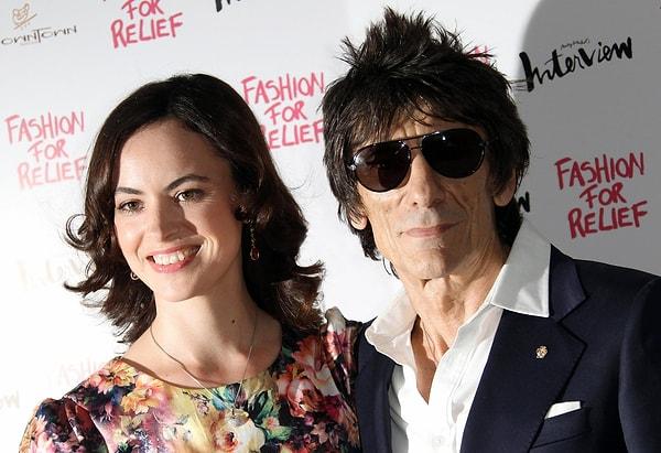 The Rolling Stones'un gitaristi Ron Wood da, mayıs ayında eşi Sally Humphreys'in ikiz kızlarını dünyaya getirmesiyle 68 yaşında yeniden baba olmuştu.
