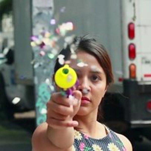 2. Meksika'da Las Hijas de Violencia (Şiddetin Kızları) isimli bir grup kadın punk şarkılar söyleyip tacizcileri konfetti tabancalarıyla vuruyor.
