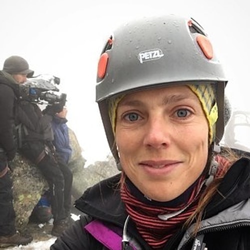 Megan Hine bir hayatta kalma uzmanı. Bear Grylls gibi şov adamlarını gittikleri tehlikeli lokasyonlarda güvende tutmakla görevli.