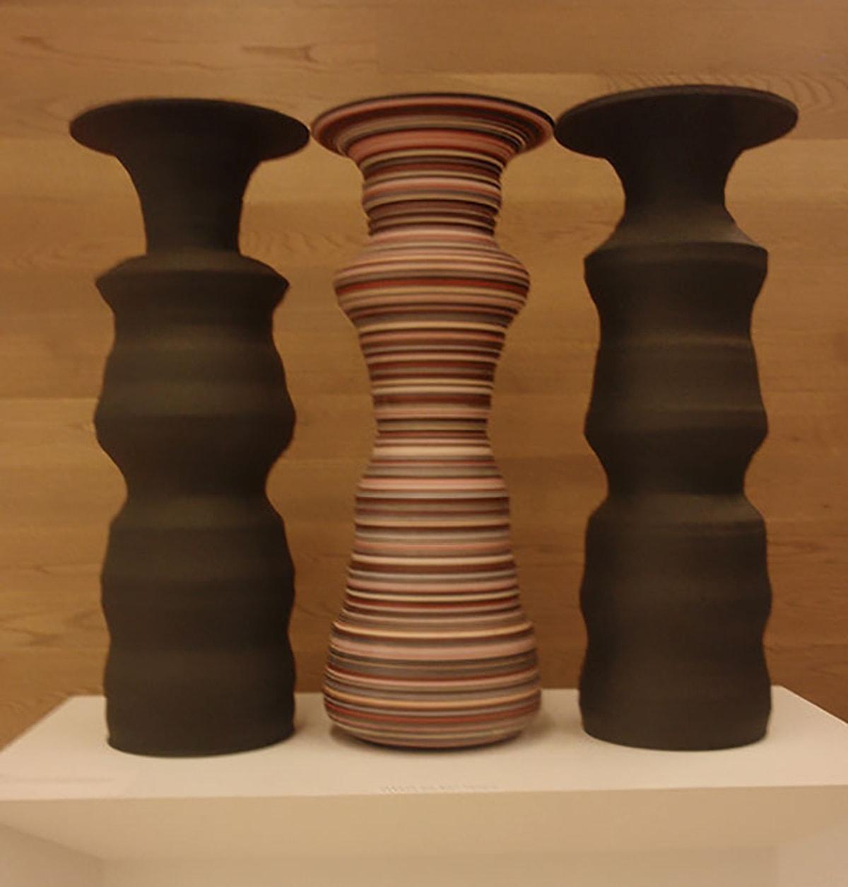 Из вазы взяли 4. Оптическая иллюзия ваза. Ваза иллюзия керамика. Оптическая иллюзия ваза Рубина. Иллюзия Рубиновая ваза.