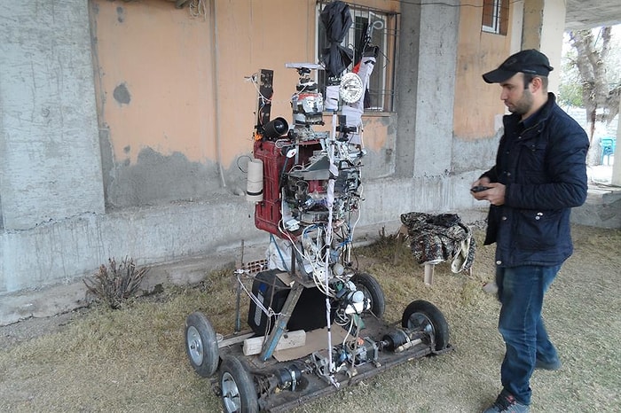 Köydeki Tarlaların Güvenliği İçin Robot Üretti