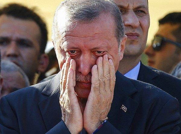 Cumhurbaşkanı Recep Tayyip Erdoğan, darbe girişimi sırasında öldürülen Mustafa Cambaz ile Erol ve Abdullah Olçak’ın cenazesinde gözyaşlarına hakim olamadı