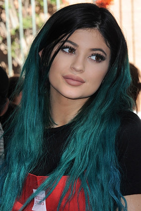 Во время первых выпусков шоу "Keeping Up With the Kardashians" в 2007 году одной из этих девочек по имени Кайли было всего 10 лет. Поэтому мы не ошибемся, если скажем, что она выросла на глазах у всего мира.