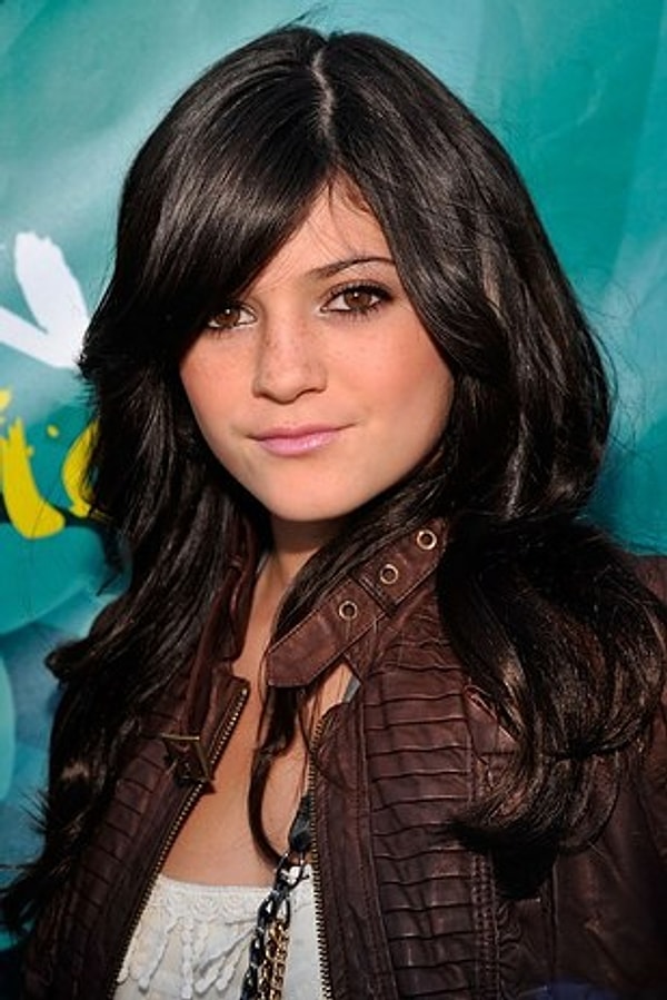 Но на кардинальные изменения пока не идет. Ведь ей еще только 12...