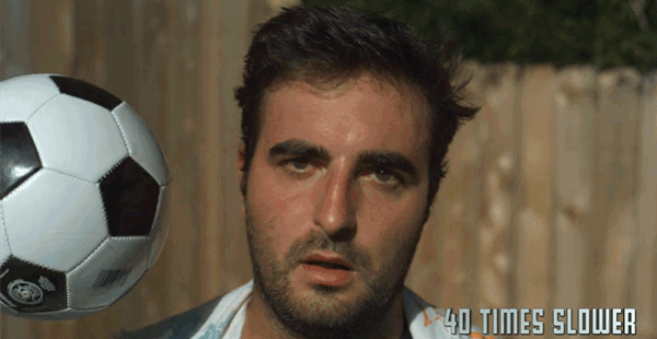 Ağır Çekim Görüntüler Eşliğinde Futbol Topu Surata Gelirse