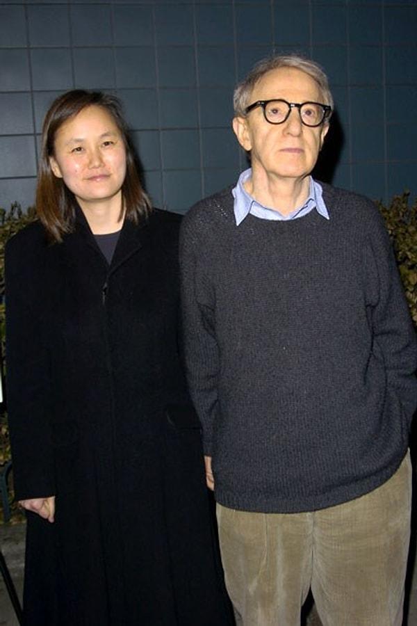 13. Woody Allen'ın uzun süredir birlikte olduğu, hatta bir de erkek çocuk sahibi olduğu sevgilisi Mia Farrow'un üvey kızıyla aşk yaşadığı ortaya çıkınca herkes şok olmuştu!