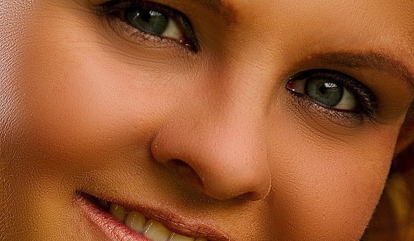 Плоский широкий нос