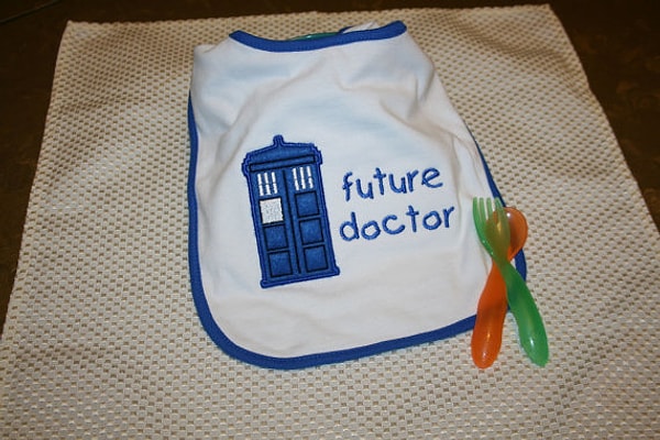 5. Слюнявчик "Будущий Доктор"