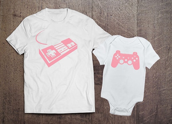 18. Футболка и ползунки для папы и малыша геймеров