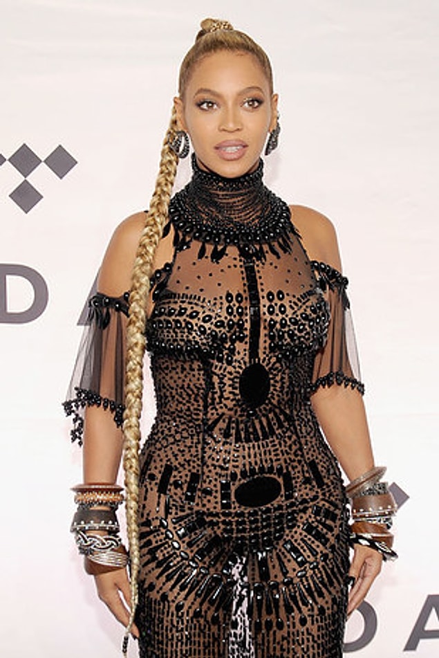 Rihanna and Beyonce! They are both amazing and this is unquestionable!