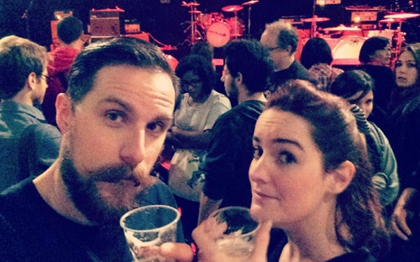 10. Жиль Леклерк со своей женой Мариан Лавбан был на концерте в зале "Батаклан". Они слушали концерт группы "Орлы смерти". Через некоторое время в зал ворвутся боевики. Мариан выживет, а вот ее супруг погибнет