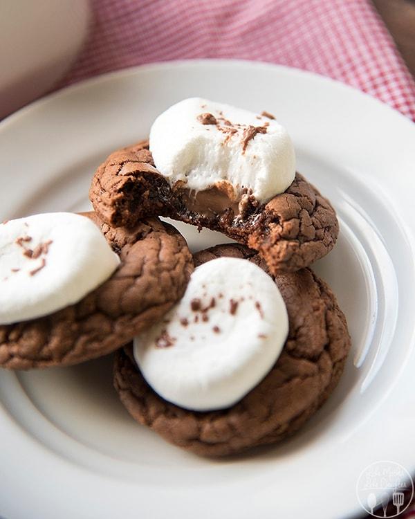 8. Sıcak çikolata tam da kışa özel içecek siz bir de onun kurabiye halini deneyin!