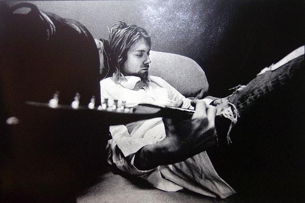 Kurt Cobain olaydan o kadar etkilenir ki, bunu bir şarkı haline getirmeye karar verir.