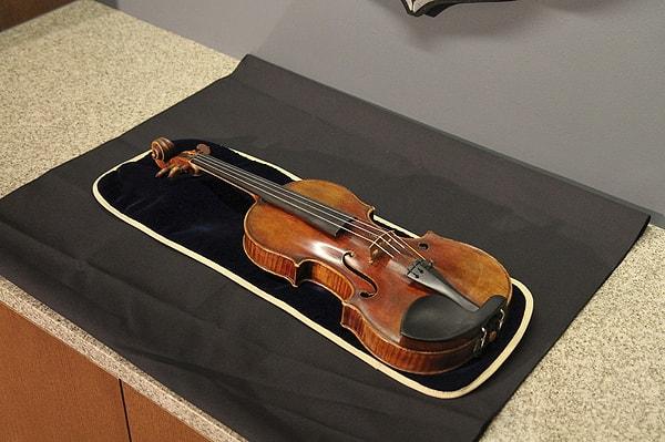 Stradivarius kemanlar bugün ya özel koleksiyoncuların elinde bulunmakta, ya da müzelerde sergilenmektedir.