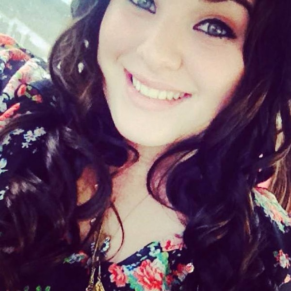 Бренди была обнаружена мертвой в собственном доме с пистолетом в руках.