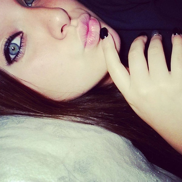 Ей продолжали писать оскорбительные сообщения, связанные с её весом и внешностью, но установить авторов оказалось не так-то просто.