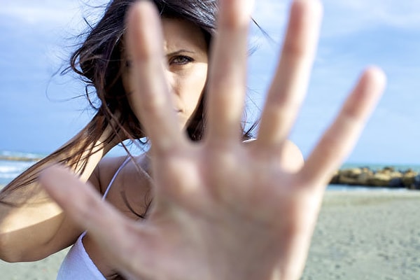 1. Вас может резко начать раздражать присутствие другого человека