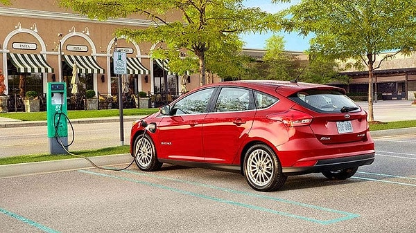 5. Kafanız rahat bir şekilde araç sürmenizi sağlayan elektrikli otomobil: Ford Focus Electric!