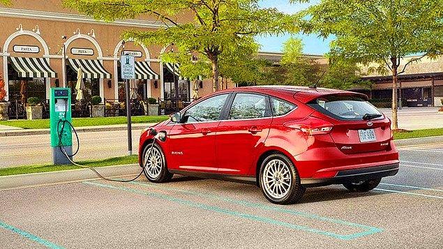 5. Kafanız rahat bir şekilde araç sürmenizi sağlayan elektrikli otomobil: Ford Focus Electric!
