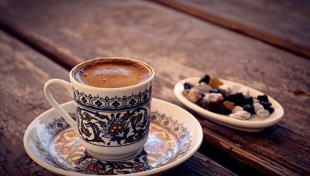 9. Yemekten sonra kahve içenler VS. Çay içenler