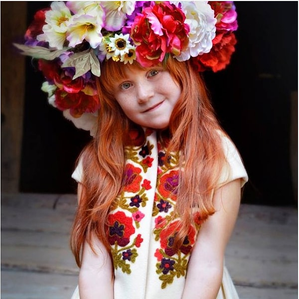 7. Даже на ярко-рыжих волосах венки из цветов смотрятся шикарно!