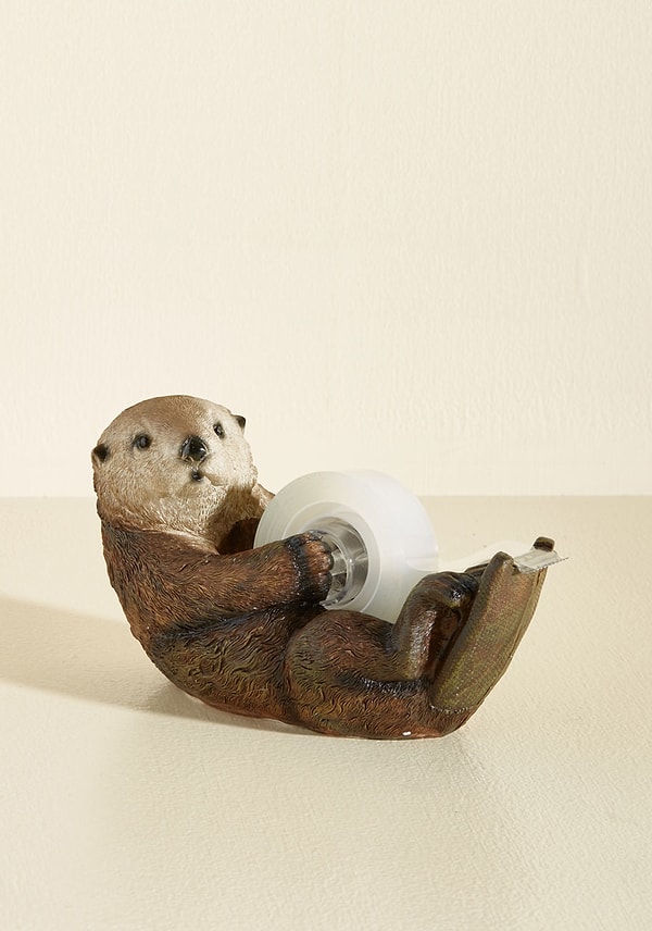 2. Держатель для скотча в виде выдры
